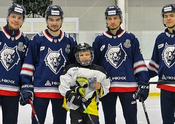 Neftekhimik players held a master class for young hockey players in Menzelinsk