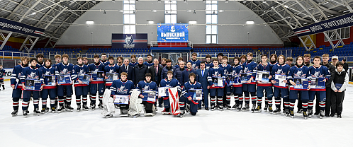 Выпускной собрал на одном льду всех воспитанников ДЮСШ «Нефтехимик»