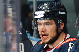 Сюжет о матче "Нефтехимик" - "Барыс" с комментариями Андрея Белозерова