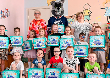 Сходили в гости с подарками от КХЛ
