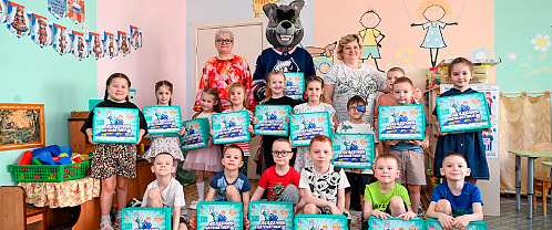 Сходили в гости с подарками от КХЛ