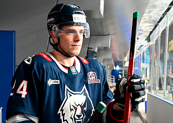 Артём Сериков: «Расстроился, когда шайба задела меня и оказалась в воротах» Артём Сериков: «Расстроился, когда шайба задела меня и оказалась в воротах»