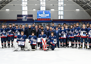 The graduation ceremony brought together all the students of the Neftekhimik Hockey School
