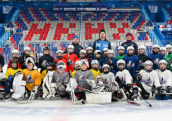 Mikhail Sergachev held a master class at Neftekhim Arena