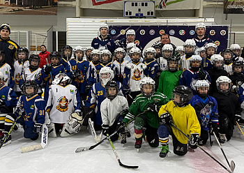 Neftekhimik players held a master class for young hockey players in Mamadysh