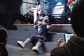 Урок хоккея МХЛ в центре креативных индустрий «База»