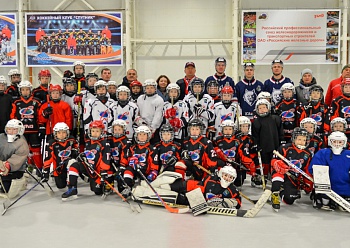NEFTEKHIMIK HELD A MASTER CLASS FOR YOUNG HOCKEY PLAYERS IN AGRYZ