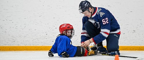 Neftekhimik players held a master class for young hockey players in Alekseyevsk