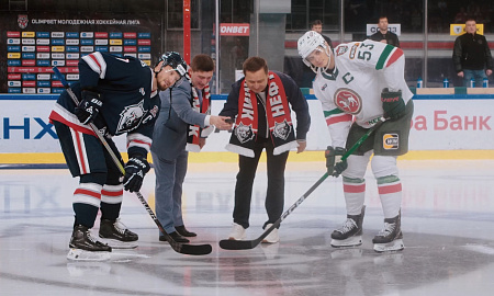 Сюжет о контрольном матче '"Нефтехимик" - "Ак Барс"