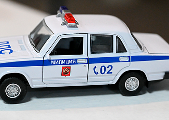 Hockey raid on the ice of Neftekhim Arena